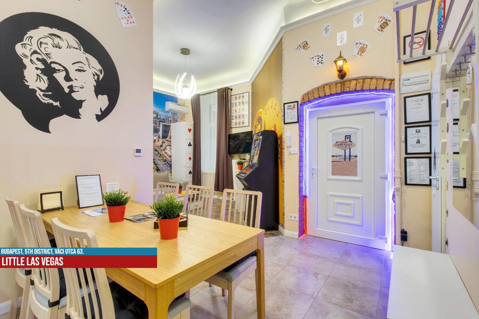 Little Americas Main Street Apartments Budapest Esterno foto